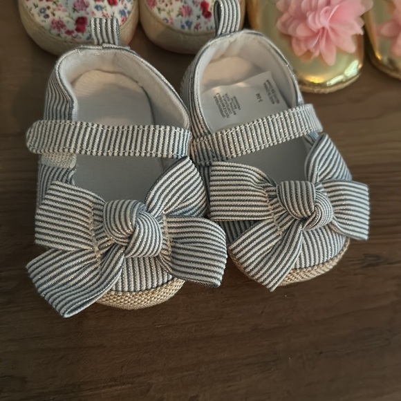 Baby girl shoes 1 is size zero other 2 3-6 months - Picture 2 of 5